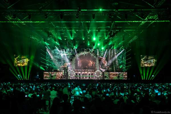 Trommlergruppe Greenbeats bei der Show MYSTORIAL von DJ BoBo bei der großen Weltpremiere am 13. Januar 2017 im Europa-Park Rust