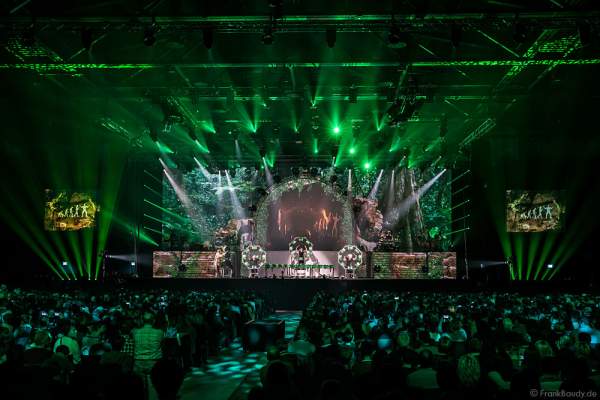 Trommlergruppe Greenbeats bei der Show MYSTORIAL von DJ BoBo bei der großen Weltpremiere am 13. Januar 2017 im Europa-Park Rust