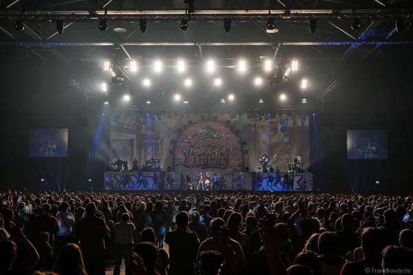 Aneta Sablik und DJ BoBo bei der Weltpremiere der Show MYSTORIAL am 13. Januar 2017 im Europa-Park Rust