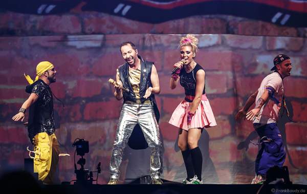 Sängerin Aneta Sablik und DJ BoBo bei der Weltpremiere der Show MYSTORIAL am 13. Januar 2017 im Europa-Park Rust