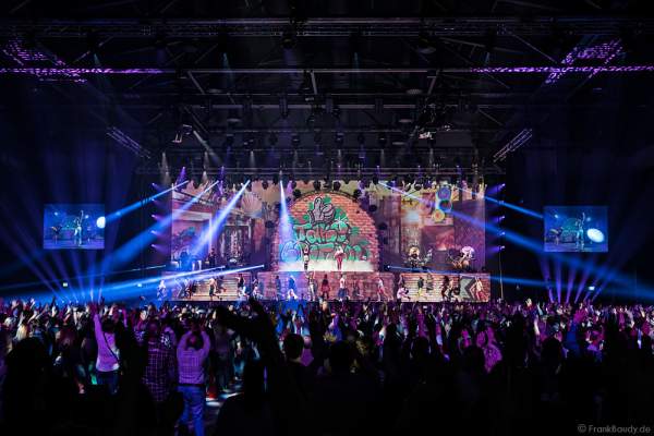 Aneta Sablik und DJ BoBo bei der Weltpremiere der Show MYSTORIAL am 13. Januar 2017 im Europa-Park Rust