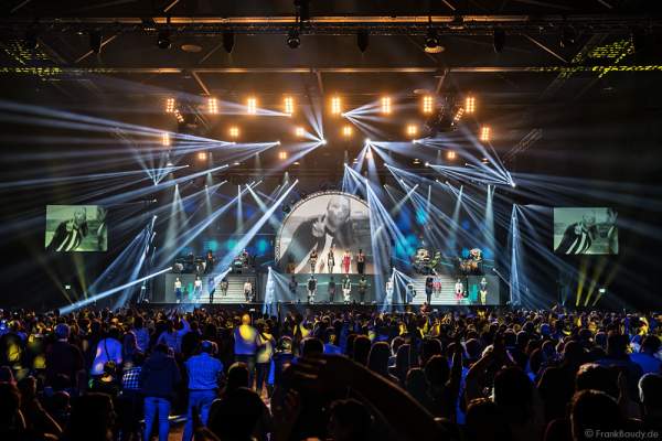 Große Lichtshow bei neuen Show MYSTORIAL von DJ BoBo bei der Weltpremiere am 13. Januar 2017 im Europa-Park Rust