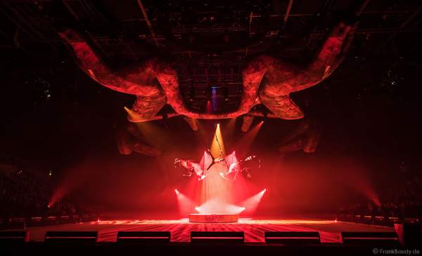 Akrobat Donet Collazo bei der Eisshow TIME von Holiday on Ice in der SAP Arena Mannheim 2017