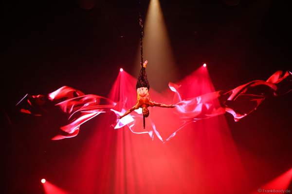 Akrobat Donet Collazo bei der Eisshow TIME von Holiday on Ice in der SAP Arena Mannheim 2017
