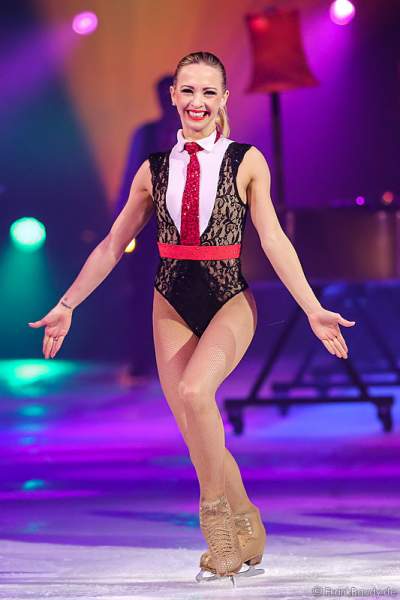 Annette Dytrt bei der Eisshow TIME von Holiday on Ice in der SAP Arena Mannheim