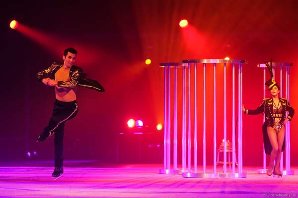 Mauro Bruni und Lisa Mochizucki bei der Eisshow TIME von Holiday on Ice in der SAP Arena Mannheim