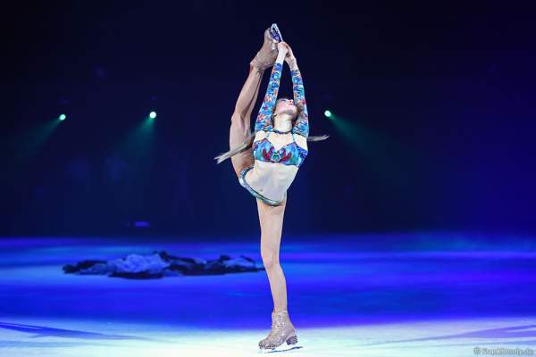 Valeria Morozenko bei der Eisshow TIME von Holiday on Ice in der SAP Arena Mannheim 2017