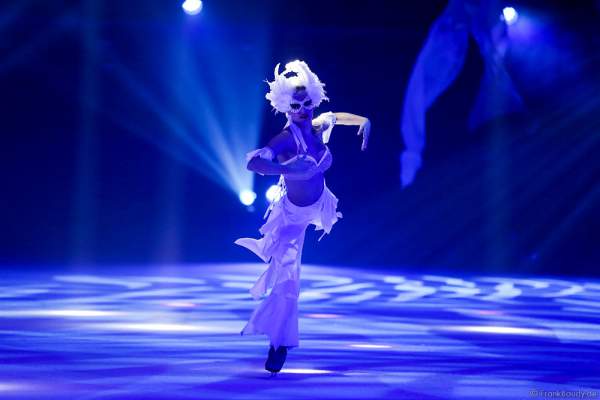 Megan Marschall bei der Eisshow TIME von Holiday on Ice in der SAP Arena Mannheim