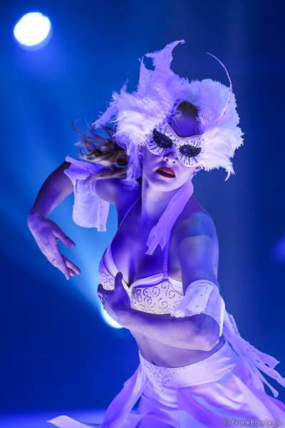 Megan Marschall bei der Eisshow TIME von Holiday on Ice in der SAP Arena Mannheim