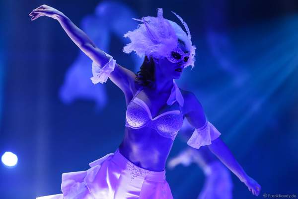 Megan Marschall bei der Eisshow TIME von Holiday on Ice in der SAP Arena Mannheim