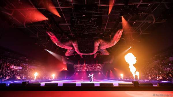 Stanislav Vederski und Viktoria Maksiuta (Viktoriya Maksyuta oder Victoria Maxiuta) bei der Eisshow TIME von Holiday on Ice in der SAP Arena Mannheim