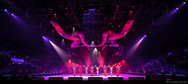 Finale bei Holiday on Ice Premierenshow TIME in der SAP Arena Mannheim