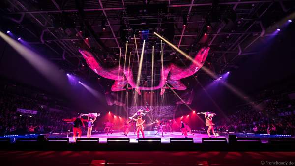 Finale bei Holiday on Ice Premierenshow TIME in der SAP Arena Mannheim