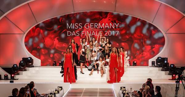 Show-Opening in Rot bei der Miss Germany 2017 Wahl im Europa-Park am 18. Februar 2017