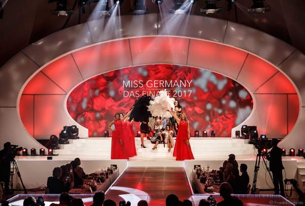 Show-Opening in Rot bei der Miss Germany 2017 Wahl im Europa-Park am 18. Februar 2017