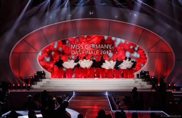Show-Opening in Rot bei der Miss Germany 2017 Wahl im Europa-Park am 18. Februar 2017