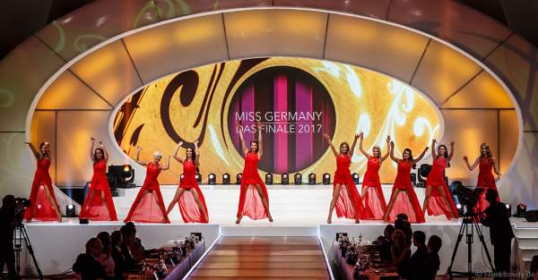 Show-Opening in Rot bei der Miss Germany 2017 Wahl im Europa-Park am 18. Februar 2017