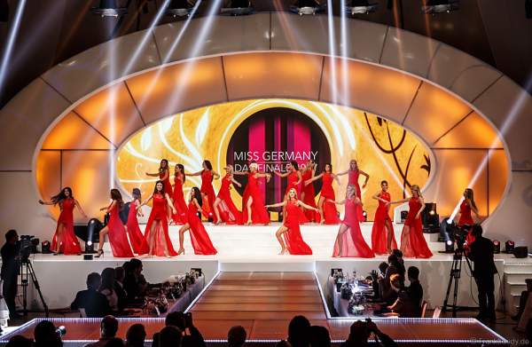 Show-Opening in Rot bei der Miss Germany 2017 Wahl im Europa-Park am 18. Februar 2017