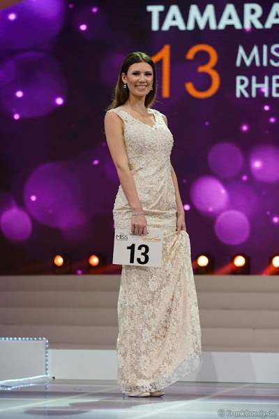 Miss Rheinland-Pfalz 2017, Tamara Hellmann im Abendkleid bei der Vorstellung zur Wahl der Miss Germany 2017