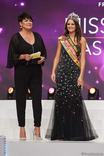Miss Germany 2016 Lena Bröder kurz vor der Krönung der Miss Germany 2017 im Europa-Park