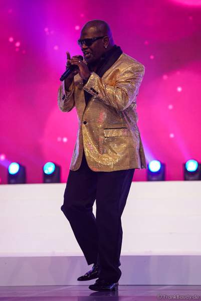 Showauftritt von Charles Shaw - The Real Voice of Milli Vanilli bei der Wahl zur Miss Germany 2017 im Europa-Park am 18. Februar 2017