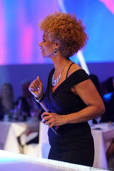 Beim Showauftritt von Charles Shaw - The Real Voice of Milli Vanilli bei der Wahl zur Miss Germany 2017 im Europa-Park am 18. Februar 2017