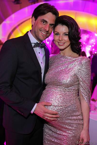 Thomas Mack mit seiner schwangeren Ehefrau Katja Mack bei der Wahl zur Miss Germany 2017 im Europa-Park am 18. Februar 2017