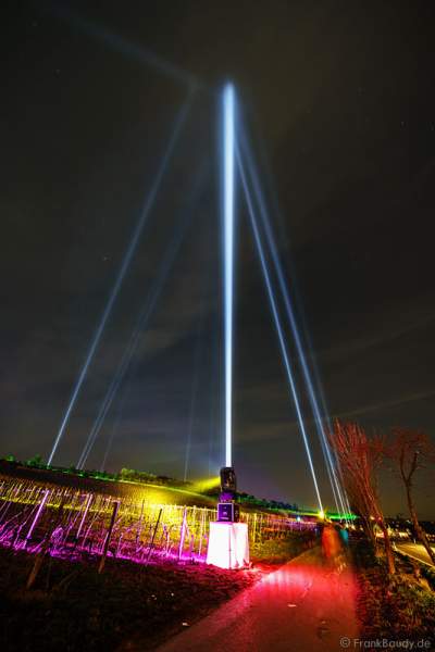 Leuchtende Weinbergnacht 2017 mit Himmelsstrahler (Skybeamer) in Bad Dürkheim
