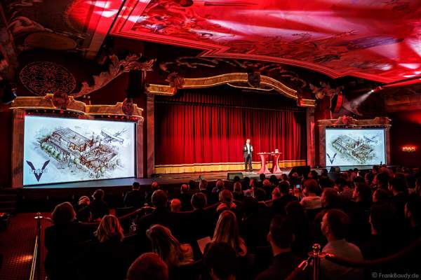 Michael Mack stellt das Flying Theater „Voletarium“ als Neuheit 2017 im Europa-Park vor