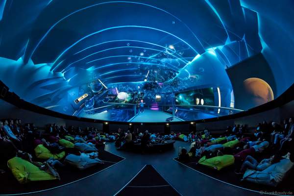The Secrets of Gravity - From Europe to Space im 360 Grad-Kino TRAUMZEIT-DOME, Europa-Park 2017