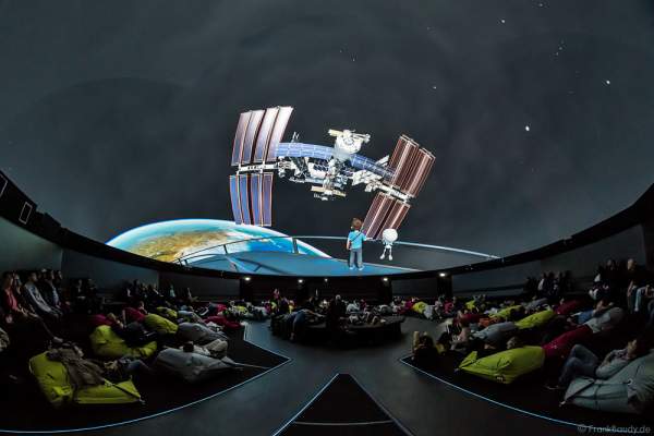 The Secrets of Gravity - From Europe to Space im 360 Grad-Kino TRAUMZEIT-DOME, Europa-Park 2017