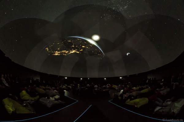 The Secrets of Gravity - From Europe to Space im 360 Grad-Kino TRAUMZEIT-DOME, Europa-Park 2017