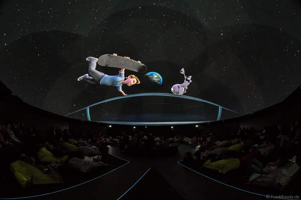The Secrets of Gravity - From Europe to Space im 360 Grad-Kino TRAUMZEIT-DOME, Europa-Park 2017
