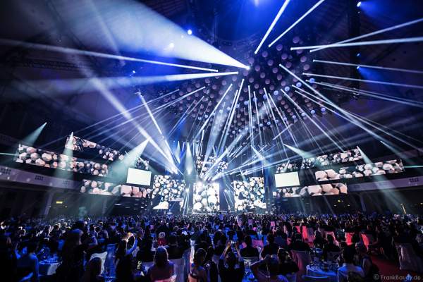 Große Lichtshow beim PRG Live Entertainment Award (LEA) 2017 in der Festhalle Frankfurt