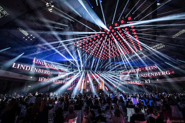 Große Lichtshow beim PRG Live Entertainment Award (LEA) 2017 in der Festhalle Frankfurt