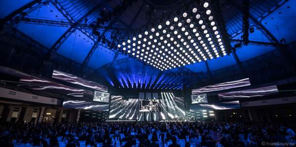 Auftritt der Sängerin Love Newkirk beim PRG Live Entertainment Award (LEA) 2017 in der Festhalle in Frankfurt