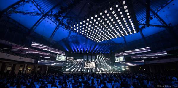 Auftritt der Sängerin Love Newkirk beim PRG Live Entertainment Award (LEA) 2017 in der Festhalle in Frankfurt