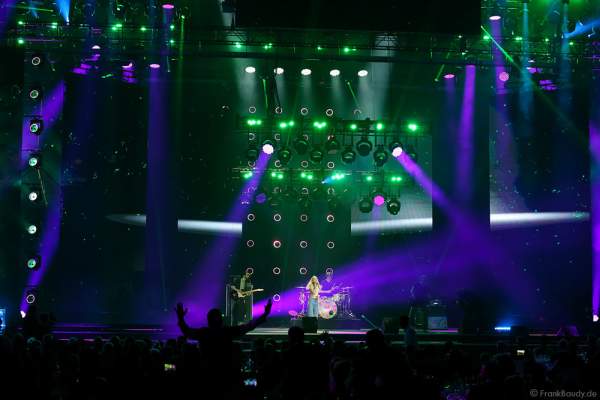 Konzertauftritt von Lina Larissa Strahl beim PRG Live Entertainment Award (LEA) 2017 in der Festhalle in Frankfurt