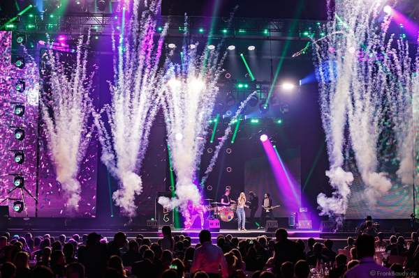 Konzertauftritt von Lina Larissa Strahl beim PRG Live Entertainment Award (LEA) 2017 in der Festhalle in Frankfurt