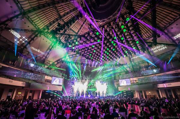 Konzertauftritt von Lina Larissa Strahl beim PRG Live Entertainment Award (LEA) 2017 in der Festhalle in Frankfurt