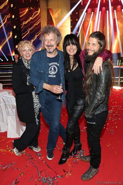 Wolfgang Niedecken mit Ehefrau Tina und Nena mit Lebensgefährte Philipp Palm beim PRG Live Entertainment Award (LEA) 2017 in der Festhalle Frankfurt