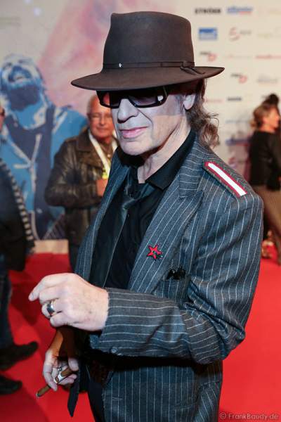 Udo Lindenberg auf dem roten Teppich beim PRG Live Entertainment Award (LEA) 2017 in der Festhalle in Frankfurt