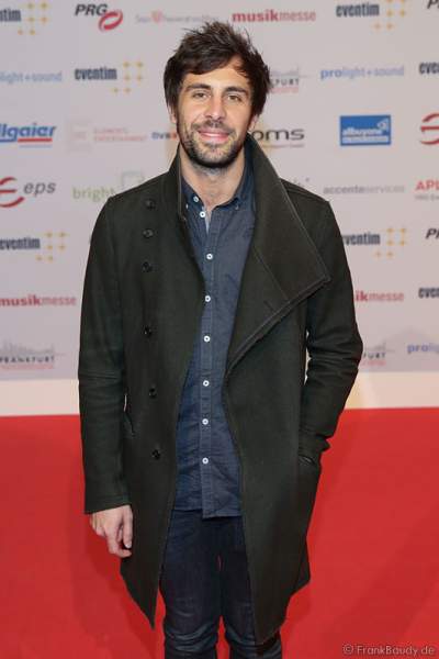 Max Giesinger auf dem roten Teppich beim PRG Live Entertainment Award (LEA) 2017 in der Festhalle in Frankfurt