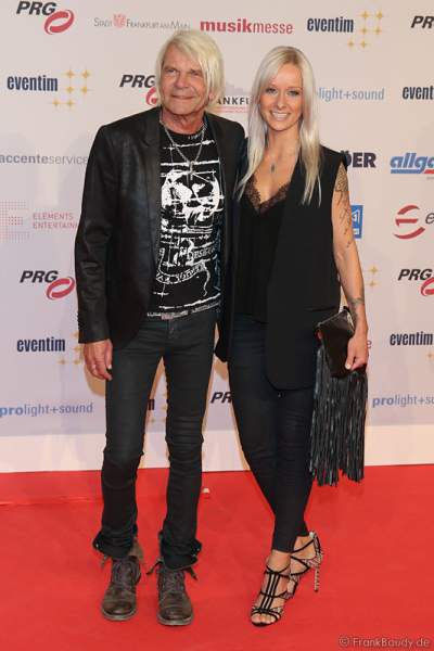 Matthias Reim und seine Freundin, Schlagersängerin Christin Stark auf dem roten Teppich beim PRG Live Entertainment Award (LEA) 2017 in der Festhalle in Frankfurt