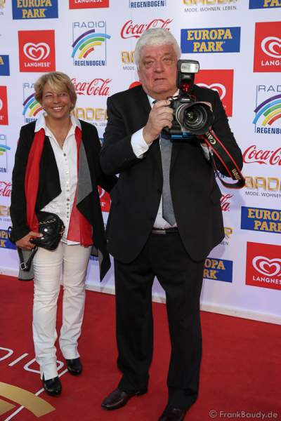 Hans Meiser mit Freundin Katrin Simon fotografiert beim Radio Regenbogen Award 2017 am 07. April in der Europa-Park Arena in Rust
