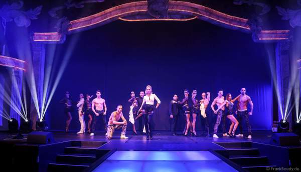 Showballett und Künstler des Europa-Park bei der Party-Show Night.Beat.Angels 2017
