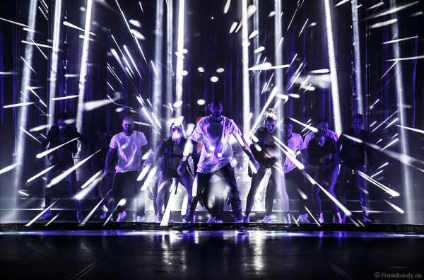 THE.K Streetdancer und das Europa-Park Showballett bei der Party-Show Night.Beat.Angels 2017 im Europa-Park