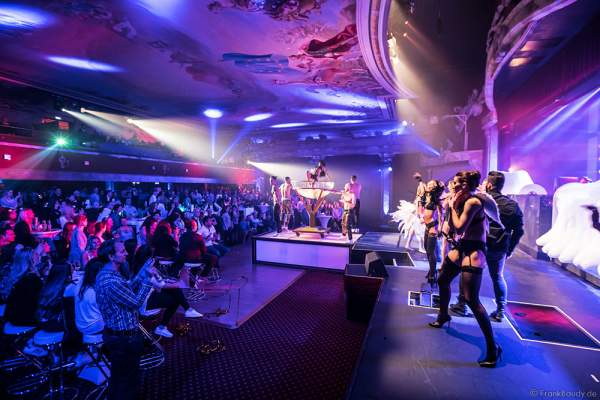 Partystimmung mit Performance im Wasserbecken,THE.K Streetdancer und den Europa-Park Künstlern bei den Night.Beat.Angels 2017