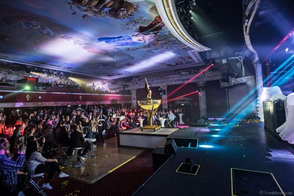 Partystimmung mit sexy Performance im Wasserbecken bei den Night.Beat.Angels 2017 im Europa-Park