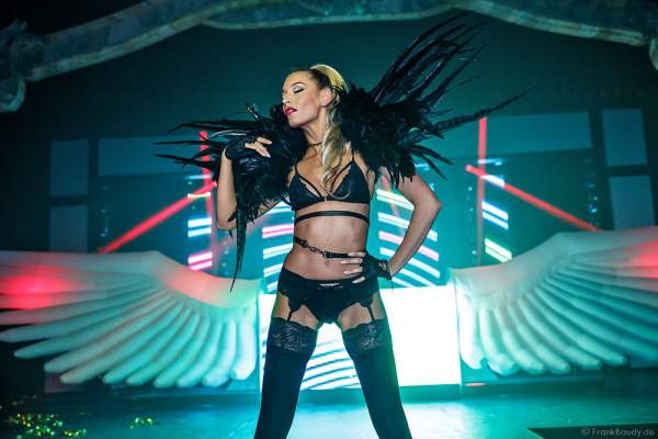 Adrienne Péter Soboleva als Gogo-Tänzerin bei der After-Show-Party der Night.Beat.Angels 2017 im Europa-Park